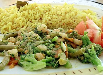 Krevety s brokolicí a kari rýže