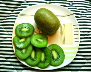 Tropické ovoce kiwi